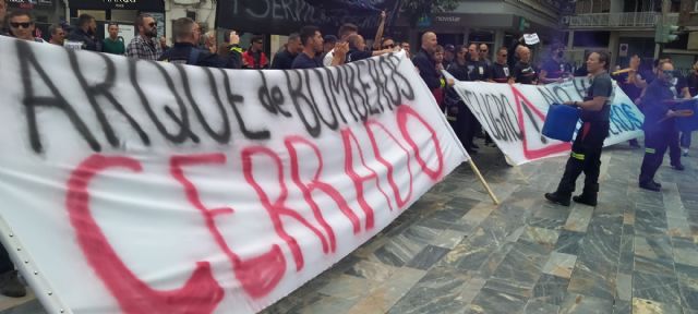 Bomberos del CGT en lucha por el incumplimiento de los acuerdos para publicar nuevas plazas - 5, Foto 5