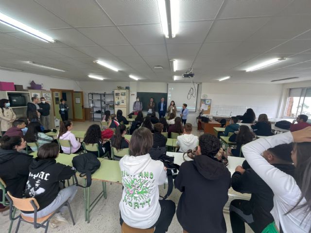 Los institutos de Águilas acogen un programa de ponencias educativas organizado por la Sede Permanente de la UMU - 3, Foto 3
