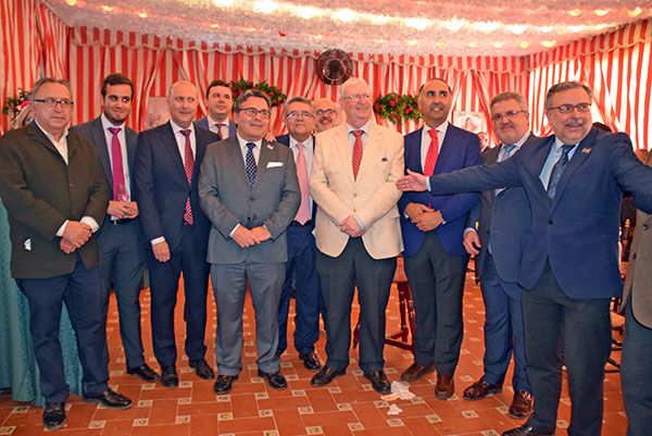 Recepción en la caseta del Real de la Feria del Ayuntamiento de Sevilla del Consejo de Hermandades y Cofradía de Sevilla - 2, Foto 2