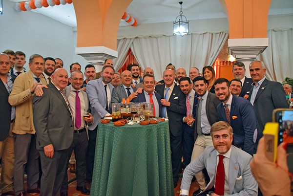 Recepción en la caseta del Real de la Feria del Ayuntamiento de Sevilla del Consejo de Hermandades y Cofradía de Sevilla - 3, Foto 3