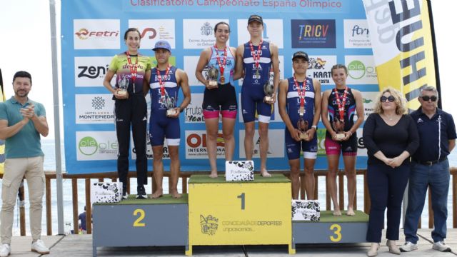 María Alzaga e Izan Edo ganan en Orihuela el clasificatorio para el Campeonato de España de Triatlón - 1, Foto 1