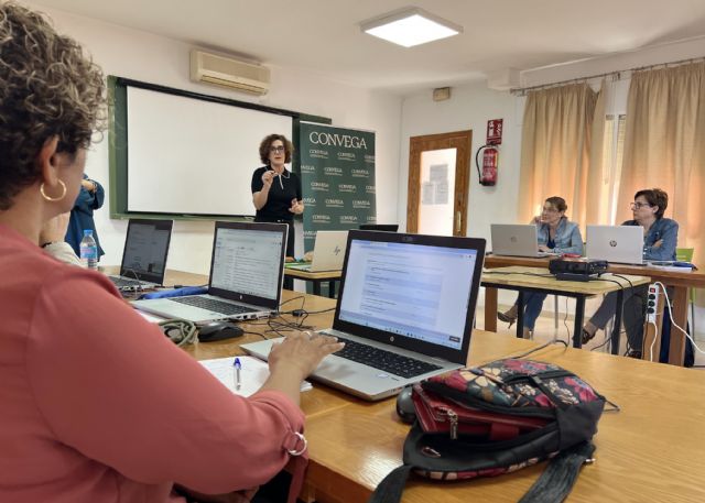 Más de 230 personas se forman en los 17 cursos impartidos por Convega en Los Montesinos durante los últimos cinco años - 2, Foto 2