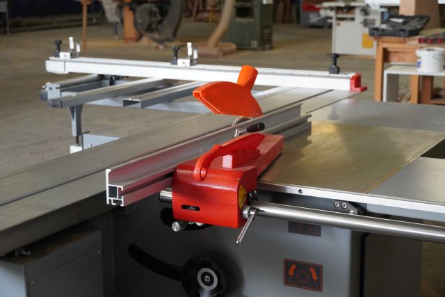 Renovada gran parte de la maquinaria de carpintería del Ayuntamiento para mejorar su seguridad y eficiencia - 2, Foto 2