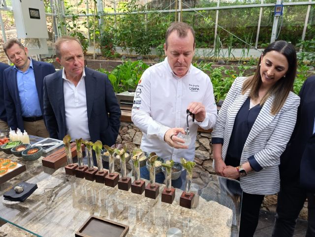 La Comunidad y el restaurante La Cabaña colaboran para introducir en la alta gastronomía variedades hortícolas tradicionales de la Región - 1, Foto 1