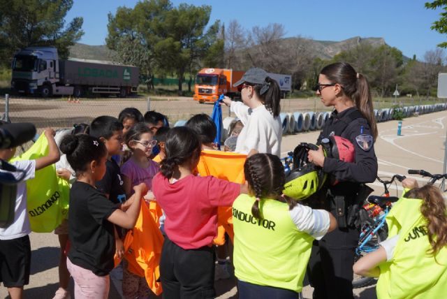 Más de 700 escolares de Jumilla participan en las clases de Educación Vial en el Parque de La Estacada - 2, Foto 2