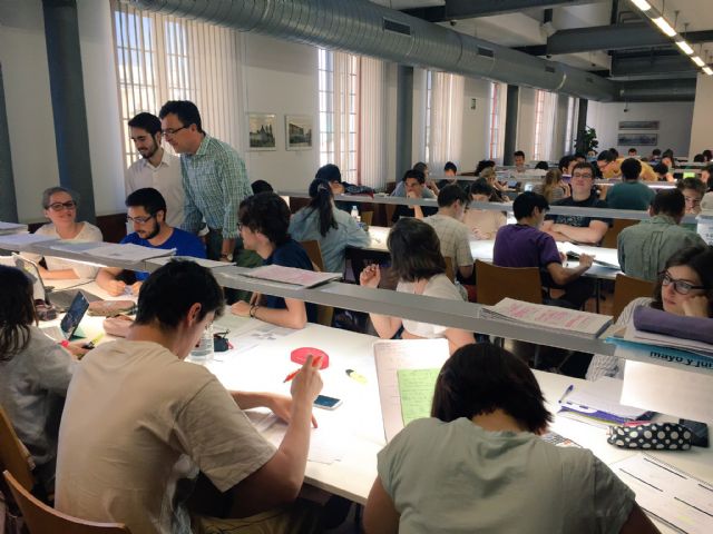 Bibliotecas abiertas los fines de semana para preparar los exámenes - 1, Foto 1
