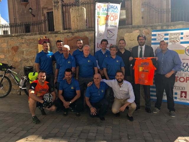 21 deportistas recorrerán de manera ininterrumpida y por relevos durante cinco días los 1.143 kilómetros que separan Lorca de Santiago de Compostela - 1, Foto 1