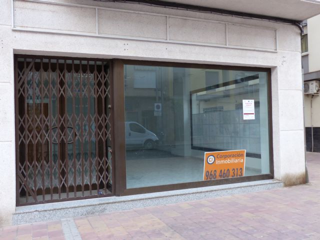 IU-V reclama medidas urgentes para frenar la pérdida de comercios del centro urbano de Lorca - 2, Foto 2
