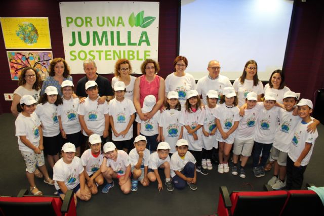 Dos póster de 2° de Primaria del CC Cruz de Piedra triunfan en el Concurso 'Cuidemos el Medio Ambiente' - 1, Foto 1