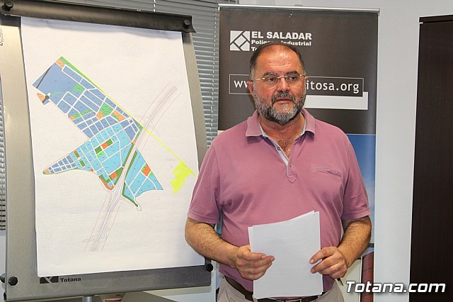 El concejal de Industria, Juan José Cánovas, ofrece una rueda de prensa sobre el Plan de Viabilidad de Proinvitosa, Foto 1
