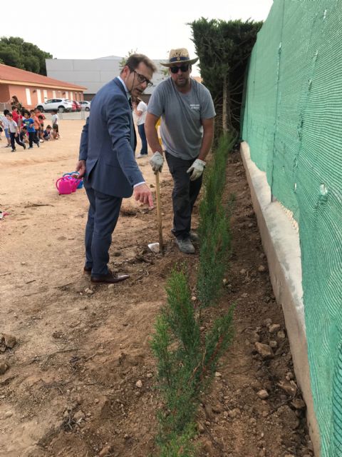 Plantación de cipreses para celebrar el Día del Medio Ambiente - 5, Foto 5