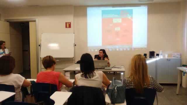 El CAVI San Javier fue ponente sobre violencia de género entre adolescentes en el plan regional de formación continuada en Pediatría - 2, Foto 2