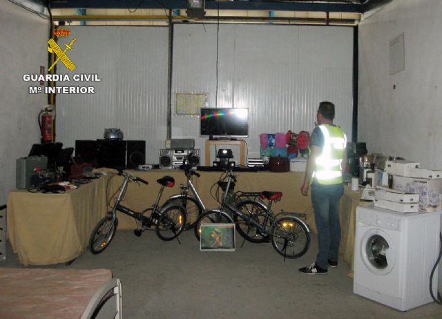 La Guardia Civil recupera más de 70 objetos robados en una amplía operación contra el robo en viviendas de Lo Pagán-San Pedro del Pinatar - 3, Foto 3