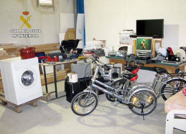 La Guardia Civil recupera más de 70 objetos robados en una amplía operación contra el robo en viviendas de Lo Pagán-San Pedro del Pinatar - 4, Foto 4