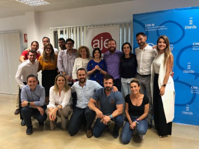 Jaime Ortega, Juan Desmonts y Salvador Pina, finalistas del Premio Joven Empresario - 1, Foto 1