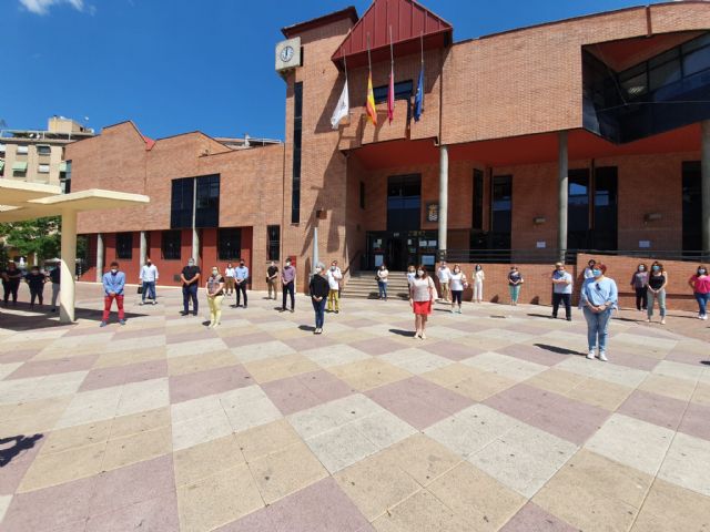 Minuto de silencio por fallecidos COVID-19 en Plaza de España de Molina de Segura - 1, Foto 1
