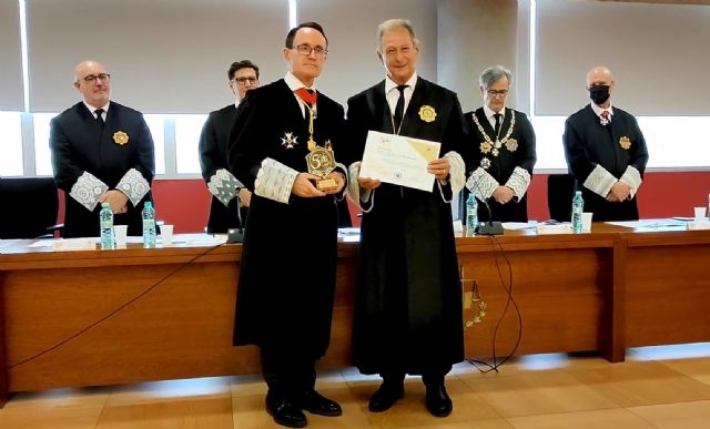 Los graduados sociales de la Región de Murcia entregan la Distinción Conmemorativa del 50 Aniversario del Colegio al fiscal Díaz Manzanera - 1, Foto 1