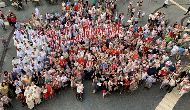 Una Iglesia que vive con alegría y ardor misionero, deseosa de que el Espíritu Santo pueda obrar en ella - 1, Foto 1