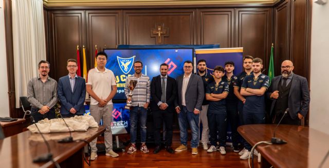 UCAM Esports recibe el trofeo de campeón de España universitario de la novena temporada de U Esports - 1, Foto 1