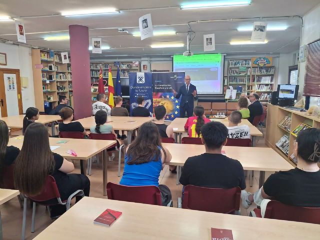 300 alumnos de 15 centros educativos cursan este a&ntilde;o la asignatura de 'La Constitución Espa&ntilde;ola y la Unión Europea' - 2, Foto 2