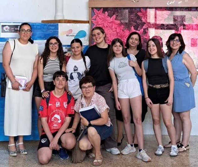 Encuentro de la concejala de Juventud, Ana Salmer�n, con los corresponsales juveniles del I.E.S. Diego Tortosa