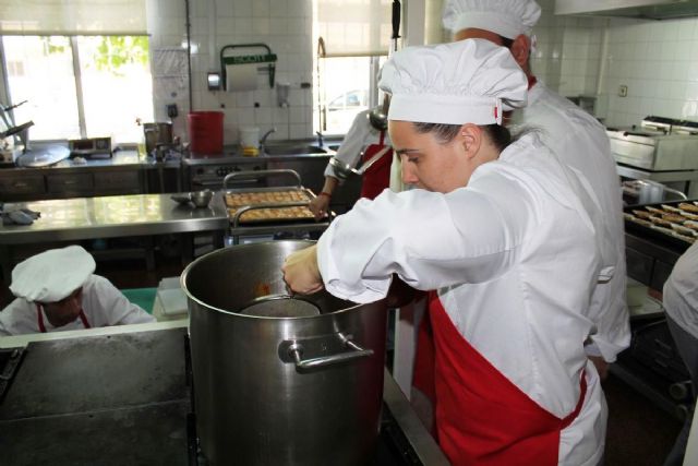 La ADLE clausurará el miércoles el curso de Formación Ocupacional de Operaciones Básicas de Cocina - 1, Foto 1