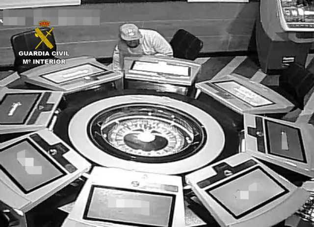 La Guardia Civil destapa una trama dedicada a estafas continuadas en un salón recreativo - 1, Foto 1