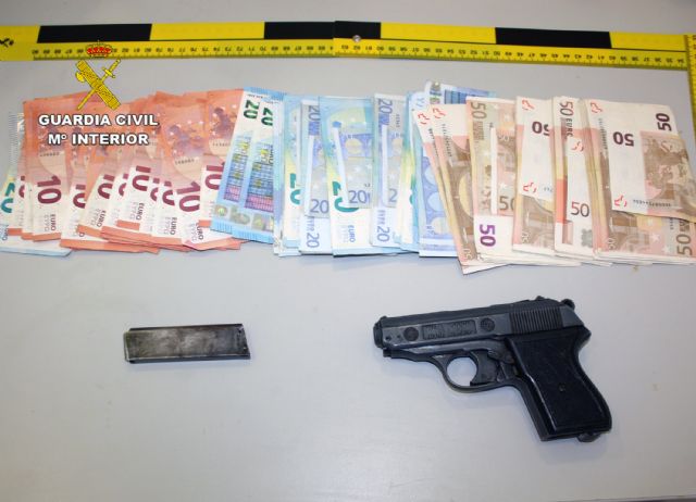 La Guardia Civil destapa una trama dedicada a estafas continuadas en un salón recreativo - 3, Foto 3