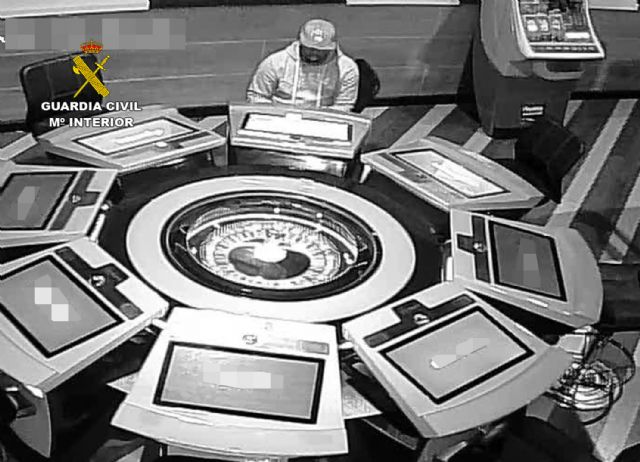 La Guardia Civil destapa una trama dedicada a estafas continuadas en un salón recreativo - 4, Foto 4