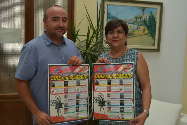 El Ayuntamiento convierte en salas de cine las calles y plazas de la localidad - 1, Foto 1