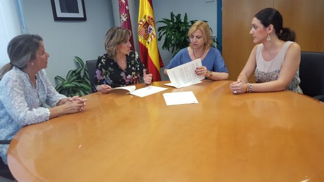 Familia y Redmadre colaboran para informar en centros sanitarios y educativos sobre las opciones ante un embarazo inesperado - 1, Foto 1