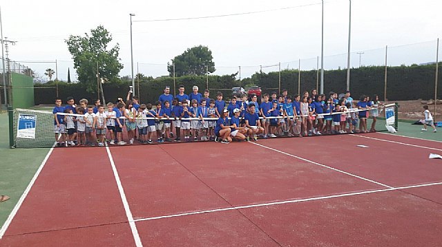 Finalizan las clases en la escuela de tenis Kuore del curso 2015-2016, Foto 1
