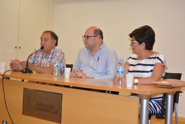 El aguileño Diego Muñoz presenta su poemario Del alba al ocaso - 1, Foto 1