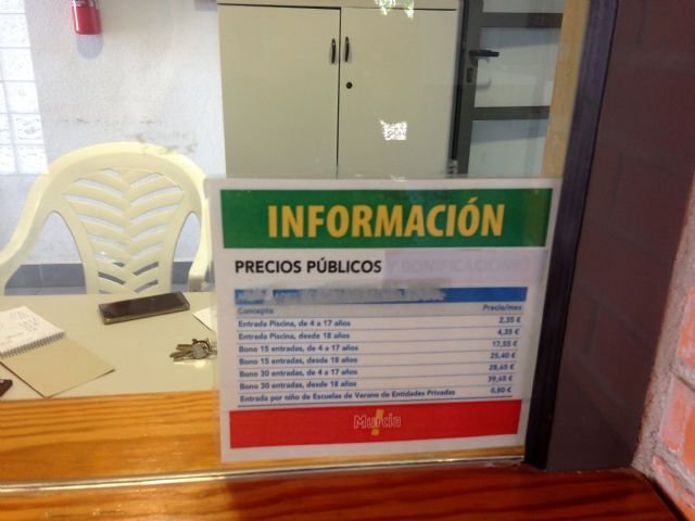 El PSOE recuerda a los parados del municipio que tienen derecho a descuentos en las piscinas aunque Deportes no lo muestre en taquilla - 2, Foto 2