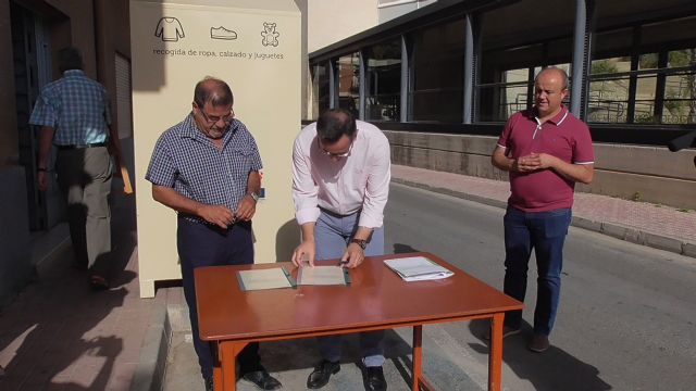 Proyecto Abraham cede un contenedor de ropa a Critas de Alhama, Foto 3