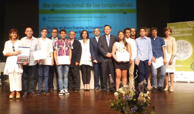 UECoE y Cajamar premian a las cooperativas de enseñanza Sabina Mora de La Unión (Murcia), Luis Pastor de Motril (Granada) y al Colegio Gredos San Diego de Guadarrama (Madrid) - 1, Foto 1