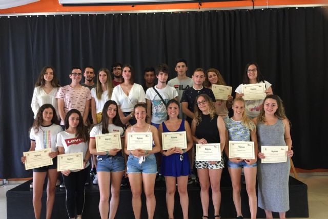 Los corresponsales juveniles reciben sus diplomas y evalúan el programa - 1, Foto 1