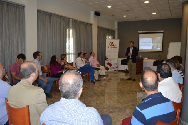 El director de desarrollo de negocio de ENAE enseña a los socios de ASECOM a vender más y mejor - 2, Foto 2