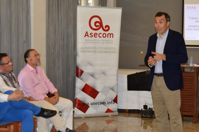 El director de desarrollo de negocio de ENAE enseña a los socios de ASECOM a vender más y mejor - 5, Foto 5