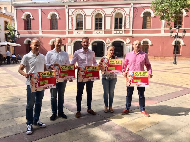 El Ayuntamiento y la Unión de Comerciantes organizan para octubre la actividad Vamos de compras, Let´s go shopping - 1, Foto 1