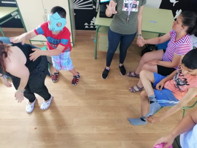 Una treintena de niños asisten en julio a las escuelas de verano puestas en marcha por D´Genes en Murcia, Cartagena y Totana, Foto 7