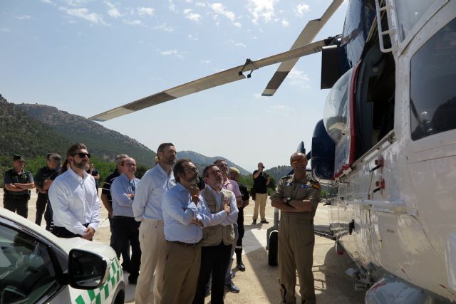 Las administraciones local, regional y central expresan en la base caravaqueña de La Alberquilla su unión y compromiso en la lucha contra los incendios forestales - 2, Foto 2