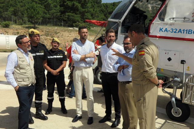 Las administraciones local, regional y central expresan en la base caravaqueña de La Alberquilla su unión y compromiso en la lucha contra los incendios forestales - 3, Foto 3