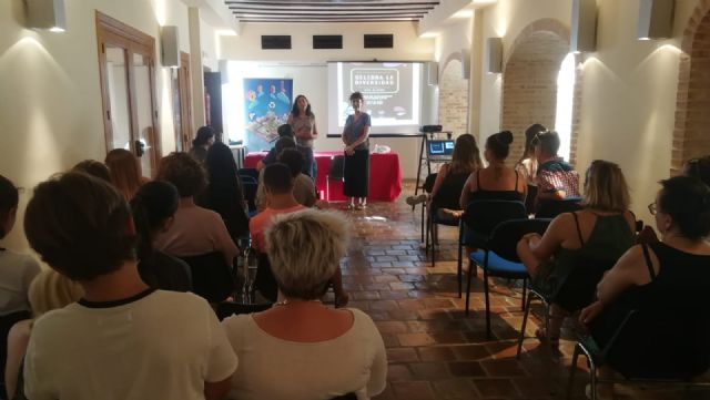 Éxito de participación en la lectura del Manifiesto LGTBI y Taller de diversidad. - 2, Foto 2