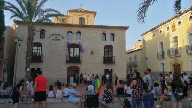 Éxito de participación en la lectura del Manifiesto LGTBI y Taller de diversidad. - 4, Foto 4