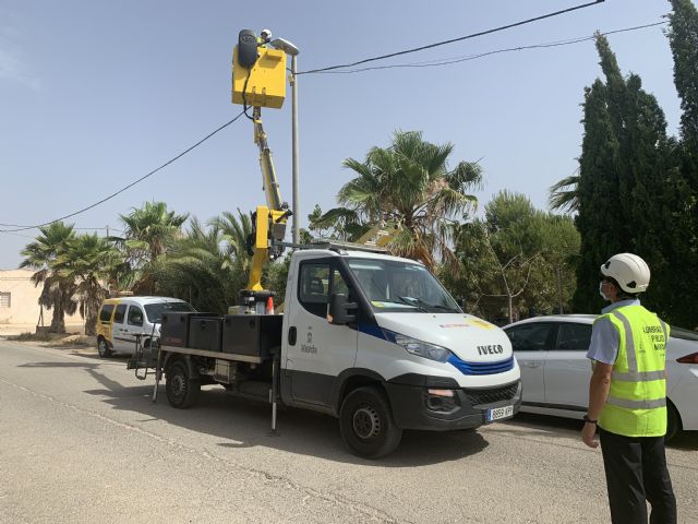 El Ayuntamiento mejora la visibilidad en los accesos a la pedanías con la instalación de nuevas luminarias de bajo consumo y emisiones - 1, Foto 1