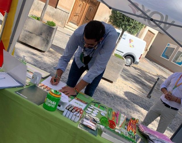 VOX Murcia recoge firmas en más de 50 mesas informativas para conseguir que el nombre de Juan de la Cierva sea el del aeropuerto de Murcia - 1, Foto 1