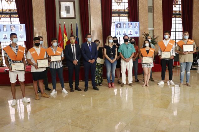 El Ayuntamiento distingue a ocho alumnos de Secretariado Gitano por el sobresfuerzo realizado para graduarse en ESO y Bachiller - 2, Foto 2