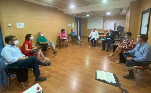 El alcalde participa en una reunión para analizar el déficit de facultativos y la calidad asistencial en el Área 3 de Lorca, Foto 1