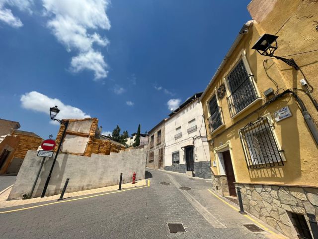 El Ayuntamiento de Lorca emite nuevas órdenes de ejecución para la limpieza y vallado de solares y para la retirada de elementos en mal estado de las fachadas - 1, Foto 1